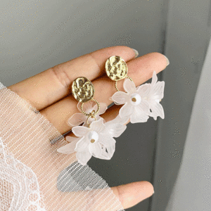 [코코라인] 하얀 꽃 세송이 귀걸이
